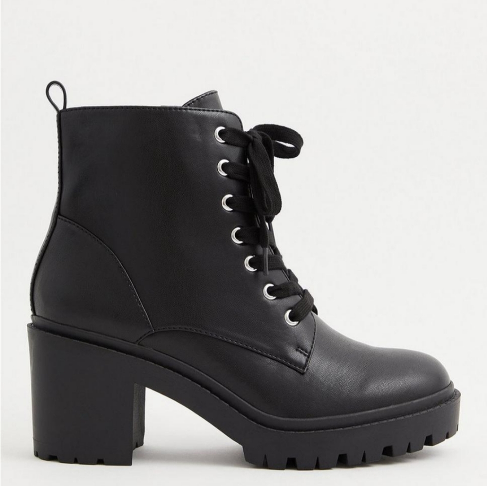 NIB TORRID BLACK LACE CHUNKY LUG HIKER BOOTS SIZE 10.5
